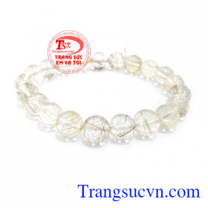 Thạch anh tóc thiên nhiên trong suốt với nhiều tinh thể dạng kim màu vàng nâu đẹp, hợp với người mệnh kim và thổ