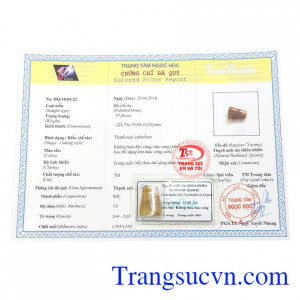 Sản phẩm có thể kết hợp cùng vàng hoặc bạc để tạo thành mặt dây