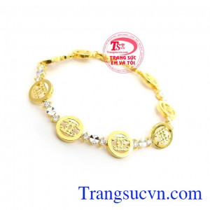 Lắc Tay Nữ Đẹp Xinh Xắn đường nét chế tác tinh xảo độc đáo, mang nét thời trang sang trọng và cá tính cho phái đẹp.