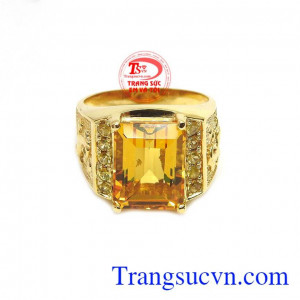Thạch anh vàng kết hợp hài hòa với sapphire thiên nhiên tạo sự độc đáo cho chiếc nhẫn