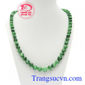 Chuỗi vòng ngọc cẩm thạch cao cấp là sản phẩm ngọc cẩm thạch (ngọc jadeite) đẹp, là món quà ý nghĩa dành tặng bà, tặng mẹ trong các dịp lễ