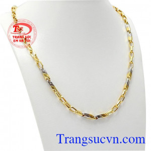 Dây chuyền kết hợp vàng trắng và vàng màu tạo điểm nhẫn cho sản phẩm