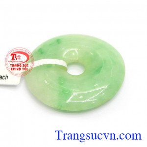 Mặt ngọc cẩm thạch phong thủy có tác dụng mang lại bình an, may mắn, giải trừ tà khí