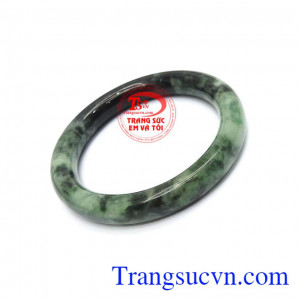 Vòng ngọc cẩm thạch thiên nhiên màu sắc độc đáo, chất lượng đảm bảo