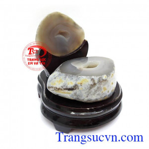 Đặt tụ bát bảo trên bàn làm việc, bàn học giúp đầu óc tỉnh táo, sáng suốt, đặt trong phòng khách, phòng ngủ để tích tụ năng lượng, gia tăng cát khí, đặt tại nơi bán hàng để chiêu tài tác lộc