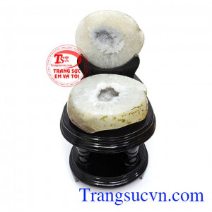 Tụ Bát Bảo Tài Lộc Bình An có tác dụng mang lại may mắn, chiêu tài phát lộc, tiêu trừ hung khí, gia tăng cát khí