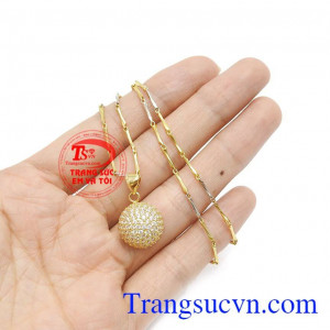 Bộ sản phẩm chế tác từ vàng 10k sáng bóng, bền đẹp