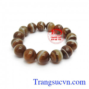 Chuỗi Tay Mã Não Bình An với ý nghĩa là lá bùa hộ mệnh, mang mã não như là mang lá bùa may mắn, bình an, hạnh phúc và sức khỏe cho chủ nhân