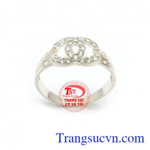 Nhẫn Bạc Nữ Phong Cách chế tác độc đáo, mới lạ mang lại sự sang trọng, quý phái và tinh tế cho phái đẹp