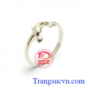 Nhẫn Bạc Nữ Tinh Tế chế tác kiểu dáng mới lạ, mang lại sự trẻ trung, phong cách và cá tính cho người đeo