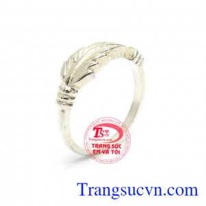 Nhẫn Bạc Nữ Thời Trang chạm khắc hình chiếc lá mới lạ, độc đáo, mang lại sự mới lạ, phong cách và cá tính cho phái đẹp