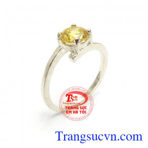 Nhẫn Bạc Đính Đá Sang Trọng chế tác độc đáo, đính đá tinh tế, tôn lên sự cá tính, phong cách và thời trang cho người đeo