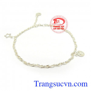 Lắc Chân Bạc Dịu Dàng chế mới lạ, độc đáo mang lại sự nhẹ nhàng tinh tế trong từng đường nét tôn lên sự dịu dàng, sang trọng và quý phái cho phái đẹp