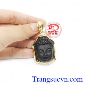 Có thể kết hợp cùng dây chuyền vàng hoặc dây da, dây cao su