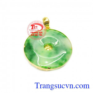 Ngọc cẩm thạch hợp mệnh mang lại cho người dùng sự bình an và may mắn