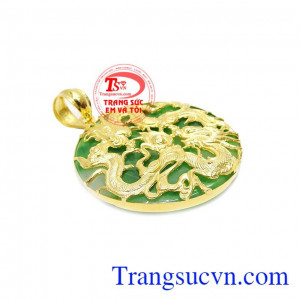 Vàng bọc ngọc được chế tác từ vàng 10k với họa tiết hai rồng bay