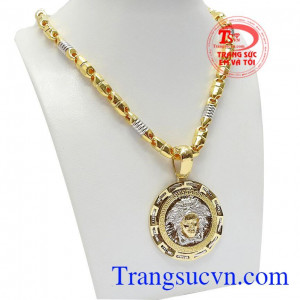 Bộ sản phẩm được chế tác từ vàng 10k bền đẹp và sáng bóng