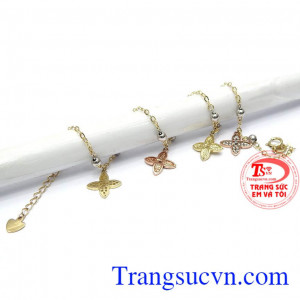 Lắc Chân Bốn Lá May Mắn kiểu dáng tinh xảo, độc đáo, với thiết kế bốn lá xinh xắn tạo sự cá tính, sang trọng và dịu dàng cho phái đẹp