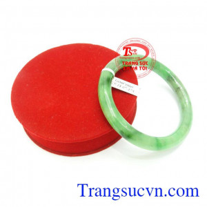 Vòng ngọc phỉ thúy là món quà tuyệt vời giành tặng người yêu thương trong những dịp ý nghĩa.