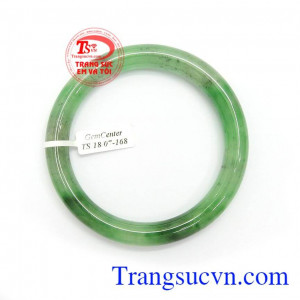 Vòng ngọc Phỉ thúy thiên nhiên còn có tác dụng giải trừ tà khí, chiêu tài lộc, mang may mắn và bình an