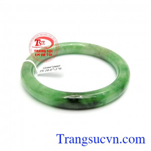 Vòng Tay Ngọc Phỉ Thúy An Nhiên vừa là đồ trang sức sang trọng quý phái vừa có tác dụng phong thủy tốt đẹp