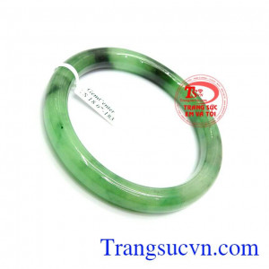 Vòng tay cẩm thạch thiên nhiên phong thủy đeo hợp thời trang mang lại sự quý phái, sang trọng