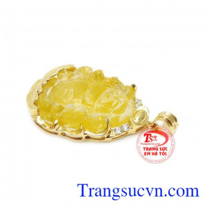 Mặt dây có thể kết hợp cùng dây da, dây cao su hoặc dây chuyền vàng