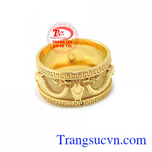 Nhẫn rồng vàng saphir vàng sang trọng và phong cách