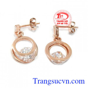 Hoa tai vàng hồng 18k là sản phẩm hoa tai thanh lịch, sản phẩm được các bạn nữ ưa thích
