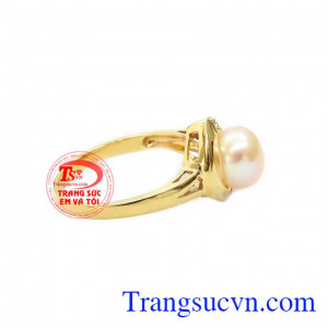 Thiết kế kiểu đối xứng mang đến nét độc đáo riêng cho người dùng