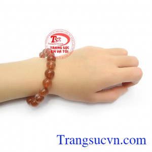 Chuỗi Thạch Anh Tóc Đỏ May Mắn 11mm đeo hợp thời trang và phong thủy, phù hợp nhiều lứa tuổi, thạch anh tóc đỏ còn có tác dụng tốt cho sứa khỏe, vận khí, mang lại may mắn, bình an cho người đeo