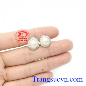 Sản phẩm trang nhã rất dễ kết hợp cùng các trang phục và phụ kiện