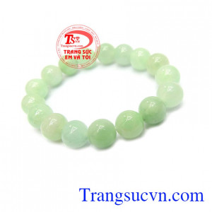 Từ xưa đến nay người Á Đông luôn cho rằng đeo ngọc trên người có vận khí, sức khỏe, tiền tài tốt