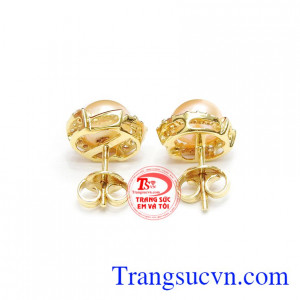 Hoa tai ngọc trai mang lại vẻ đẹp sang trọng cho phái nữ