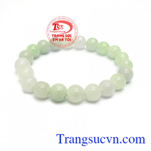 Ngọc cẩm thạch mang trong mình nhiều năng lượng mang lại may mắn cho người đeo