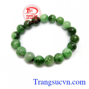 Ngọc cẩm thạch là tinh hoa trời đất ban tặng, người dân Việt từ xưa đến nay cũng rất ưa chuộng cẩm thạch