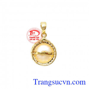 Ngọc trai hồng trang nhã rất dễ sử dụng và kết hợp cùng nhiều trang phục