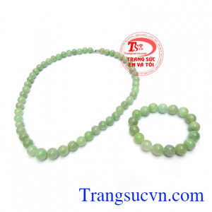 Bộ chuỗi ngọc cẩm thạch quý phái là sản phẩm chuỗi ngọc cẩm thạch thiên nhiên