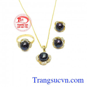 Ngọc trai thể hiện cho sự trường tồn, hạnh phúc và bình an