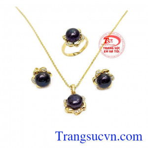 Bộ nữ trang ngọc trai đen tinh tế