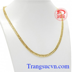 Sản phẩm được thiết kế từ vàng 10k sáng bóng, bền đẹp