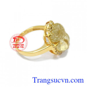 Nhẫn vàng màu tinh tế gắn tỳ hưu đá