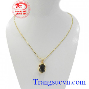 Mặt nữ tỳ hưu saphia là sản phẩm saphia thiên nhiên, sang trọng