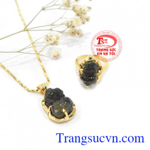 Tỳ hưu trong phong thủy mang ý nghĩa chiêu tài lộc, bảo vệ tài sản