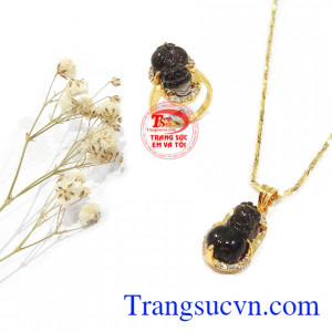 Bộ trang sức thịnh vượng là sản phẩm thạch anh khói mang lại nhiều may mắn trong công việc