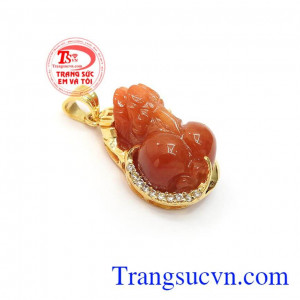 Mặt Tỳ Hưu Vàng Bình An đeo hợp thời trang và phong thủy, phù hợp nhiều loại dây chuyền khác nhau