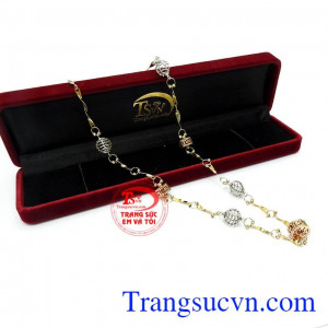 Hãy để chiếc dây chuyền thời trang này giúp bạn trở nên cuốn hút