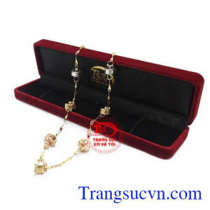 Phù hợp với nhiều trang phục