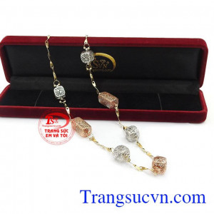 Phù hợp với nhiều kiểu trang phục 