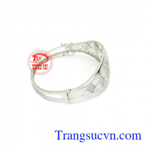 Với thiết kết các họa tiết đối xứng nhau tạo nên một sản phẩm đẹp mắt, sang trọng đầy tinh tế.